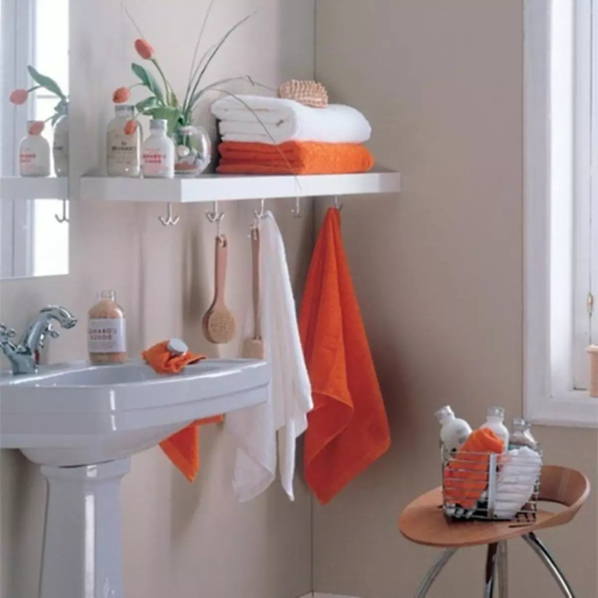 Shelves, boxes, baskets racks and other ideas for storing things in the bathroom (50 photos)