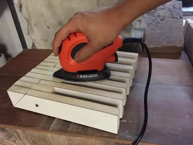 Folding shelf with their own hands