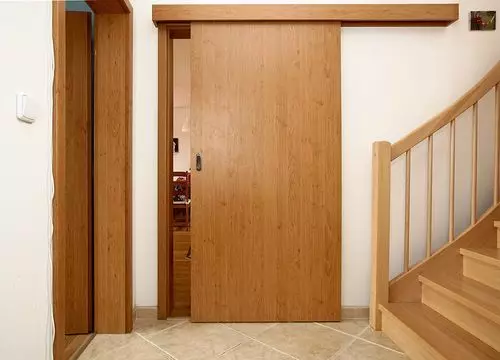 ประตูบานเลื่อนในห้องน้ำและห้องสุขา: เคล็ดลับสำหรับการเลือก