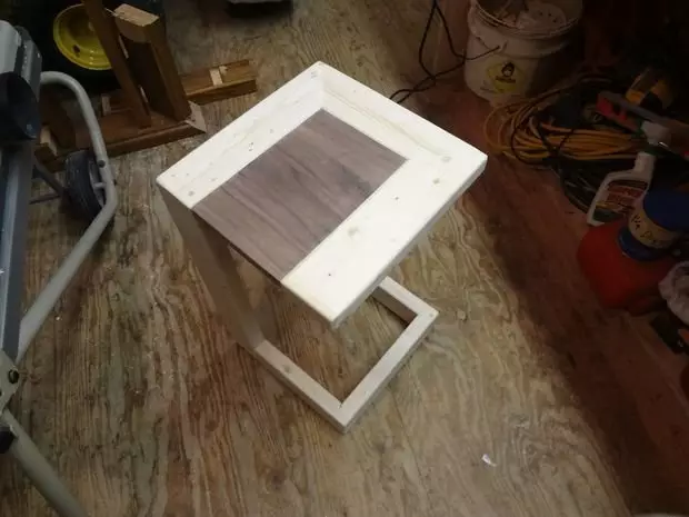 Приставний столик для дивана своїми руками