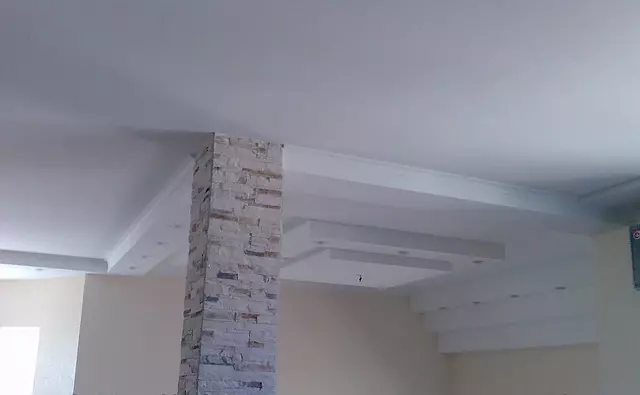 Comment découpez-vous le plafond et le rashlock