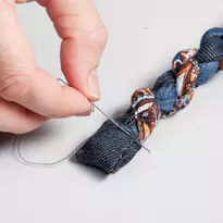 오래된 청바지의 가방을 바느질하는 방법 : 바느질에 패턴과 마스터 클래스
