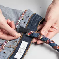 Hoe kinne jo in tas mei âlde jeans naaie: patroan en mastersklasse op sewing
