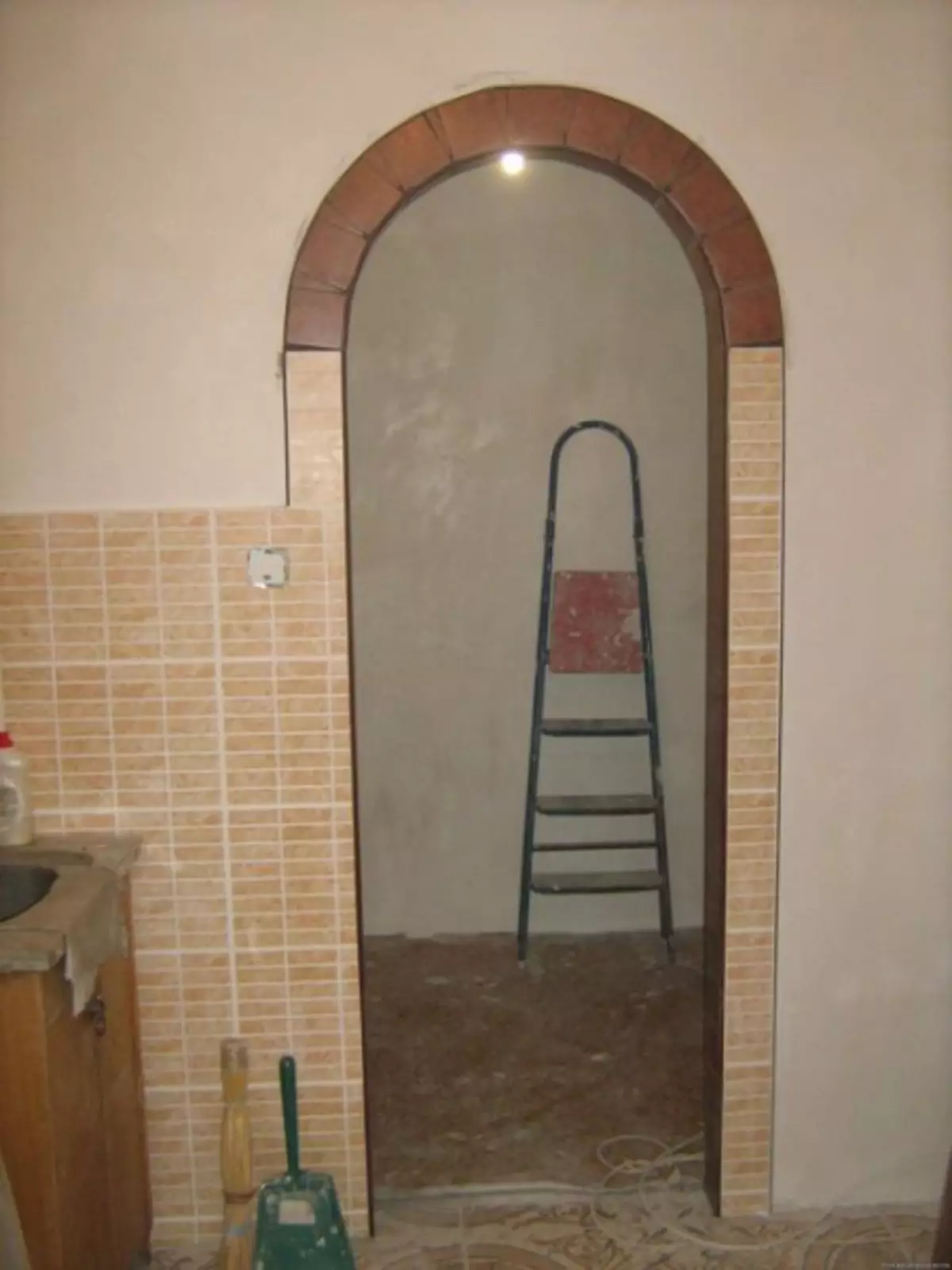 Kemasan dan hiasan Arch di apartmen: idea foto