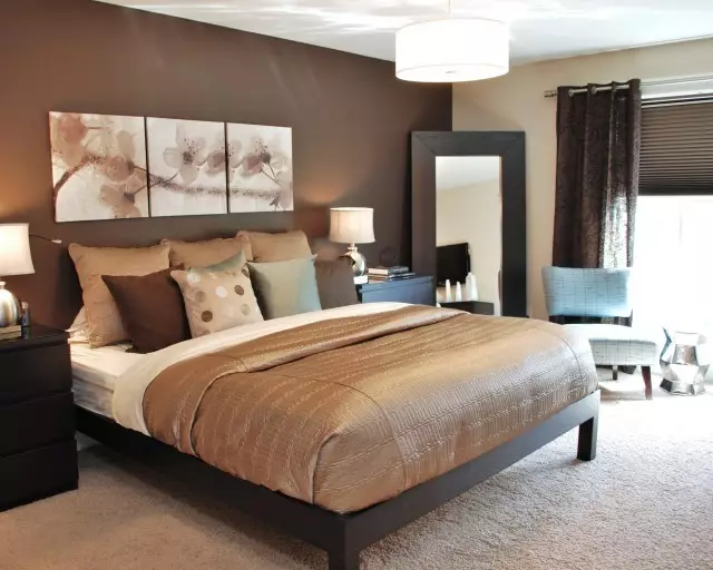 Placera över sängen i sovrummet: Inredning och designidéer (37 bilder)