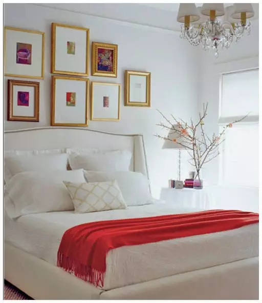 Coloque sobre a cama no cuarto: ideas de decoración e deseño (37 fotos)