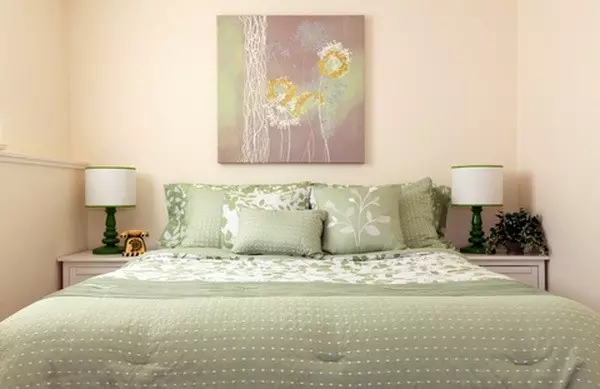 Kraj po postelji v spalnici: dekor in oblikovalske ideje (37 fotografij)
