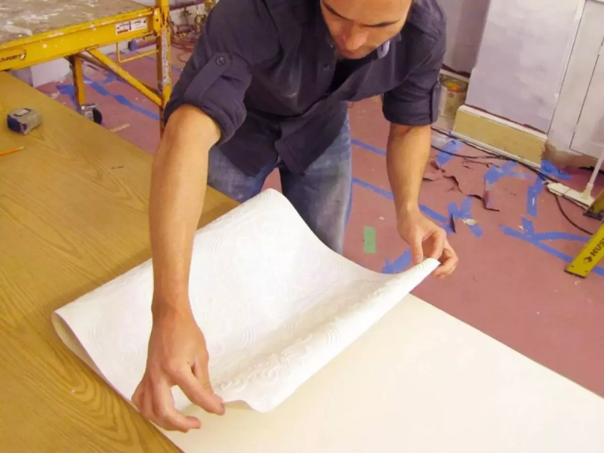Hogyan kell ragasztani a vinil tapétát papíron alapuló