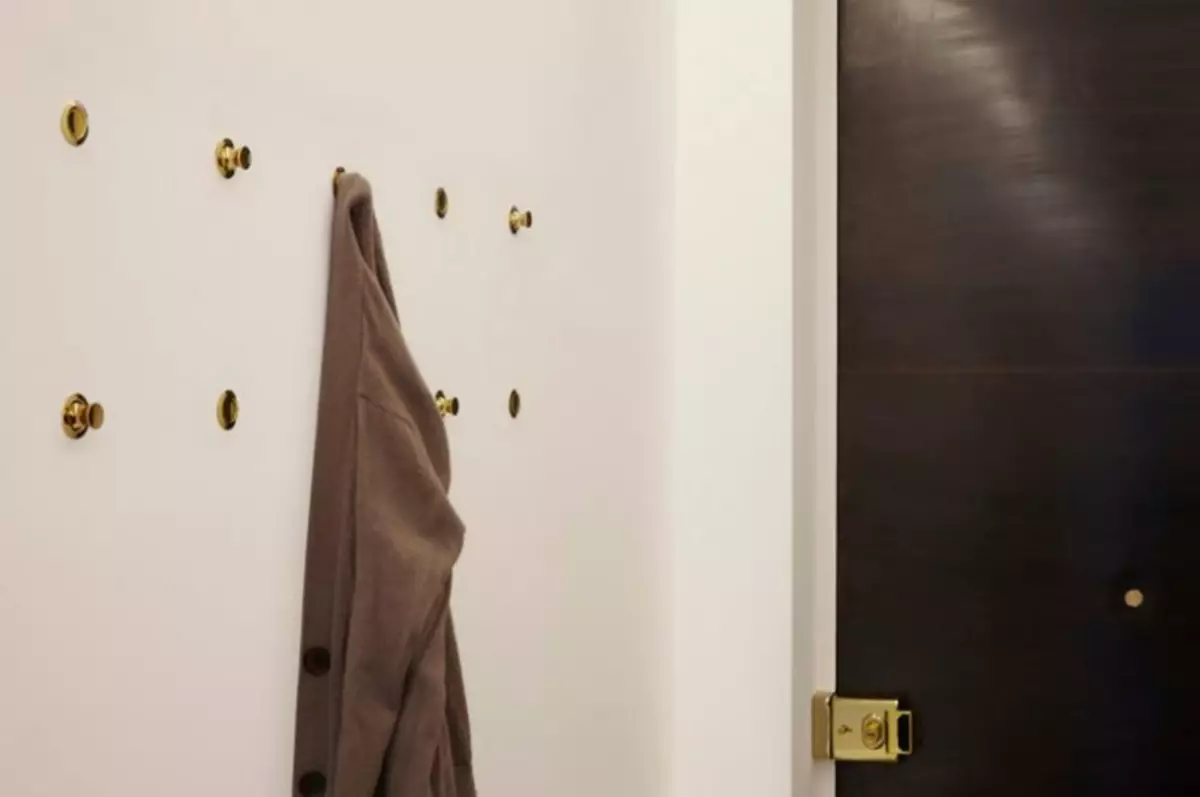 Закачалки во ходникот - ѕид, отворено или панел