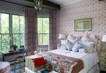 Kies wallpapers in de slaapkamer in de stijl van de Provence: foto's en 5 aanbevelingen