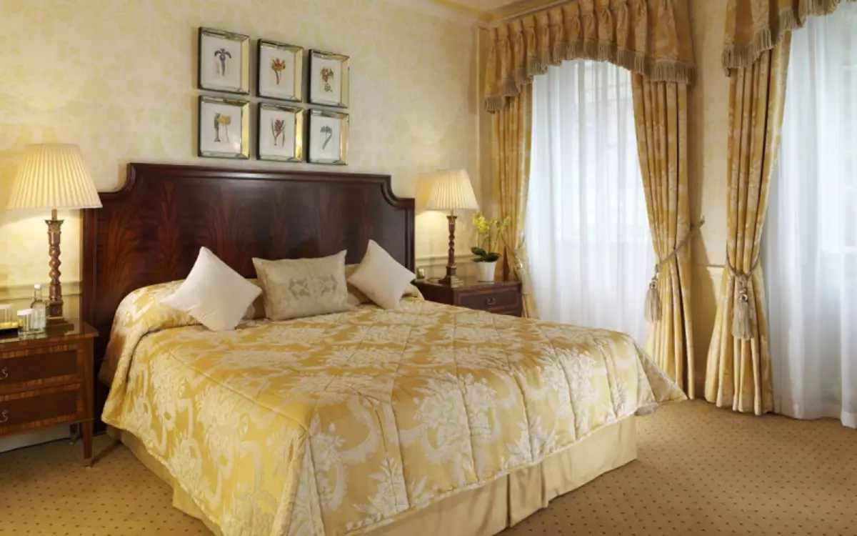 Kies wallpapers in de slaapkamer in de stijl van de Provence: foto's en 5 aanbevelingen