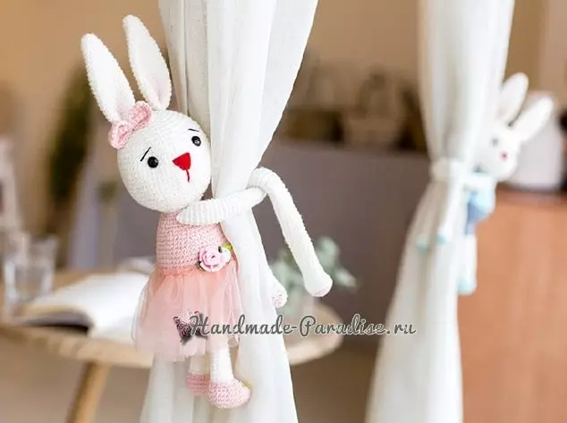 Pletené králíky - Pickupy pro záclony v mateřské místnosti