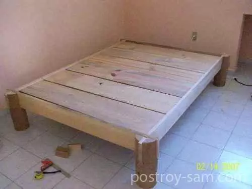 Katil untuk memberi. Bagaimana untuk membuat katil murah dengan tangan anda sendiri?