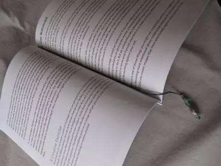 Como coser un libro e marcadores