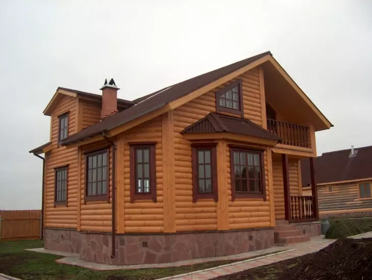 Fasad yang indah dan tahan lama menghadap ke rumah, bahan apa yang lebih baik untuk dipilih