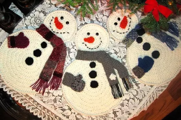 Smile Knitted Hook Snowman