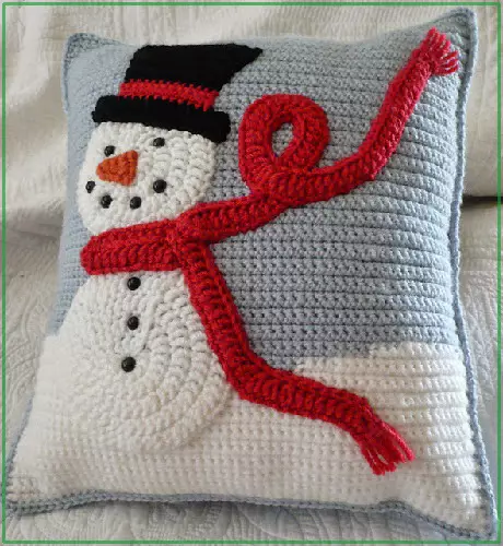 Smile knitted hook snowman