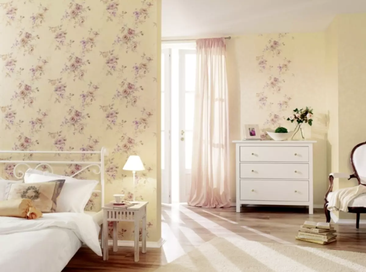 寝室のための紙の壁紙の選択の特徴
