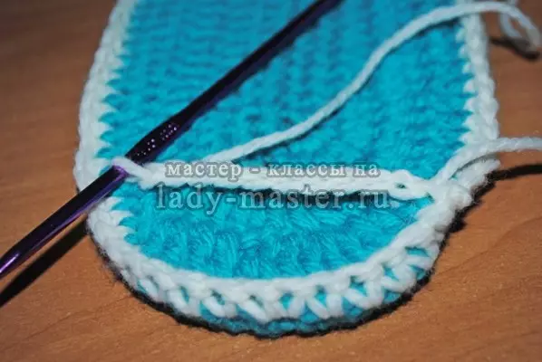 Ama-slipper asendlini angenantambo nge-crochet: amasu namavidiyo wabaqalayo, yenza amathrekhi ekilasini le-master