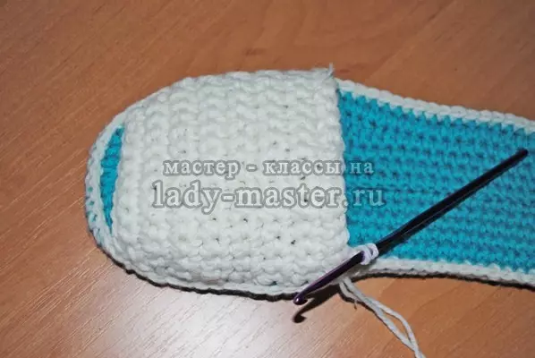 Slippers дар хонавода бо crochet: Schemse: Schems ва видеоҳо барои шурӯъкунандагон роҳҳои худро дар синфи мастер иҷро кунед