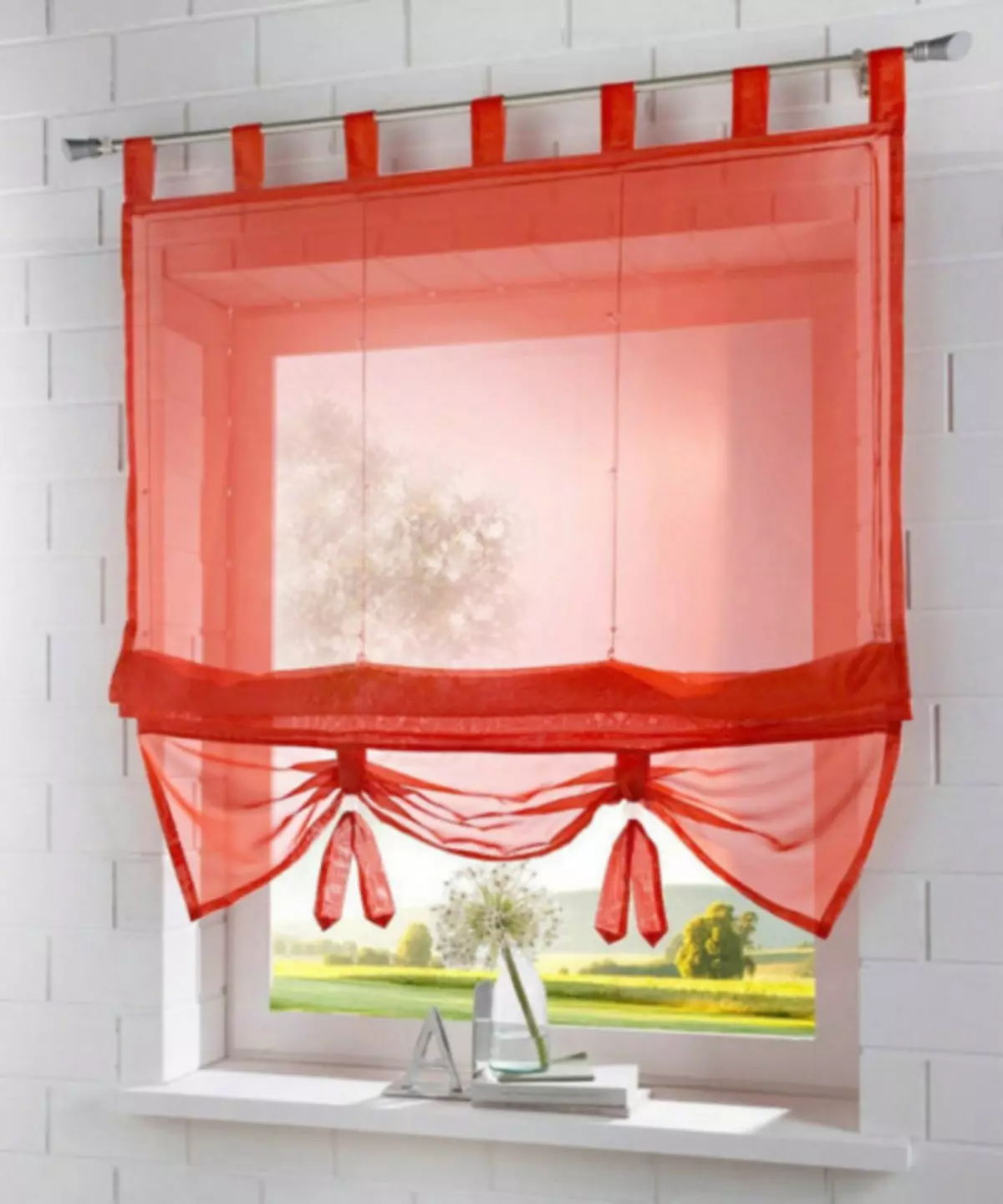 Римская штора на кухонном окне