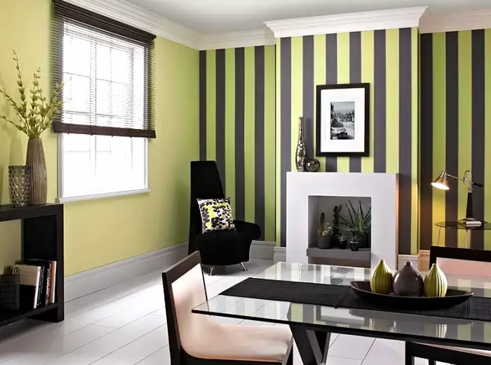 Wallpaper hijau untuk ruang tamu besar