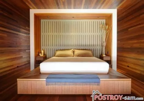 Krevet iz niza drveta. Fotografija drvenih kreveta