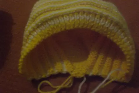 Knitting needles for newborns: caps of cap and hats
