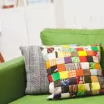 Patchwork Pillows: Ni faras unikan dekoracion kun viaj propraj manoj (+58 fotoj)