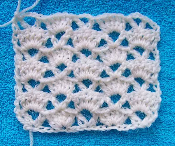 Tekur Crochet: Scheme og lýsing brauð fyrir stelpu, hvernig á að binda húfu með myndskeið og mynd