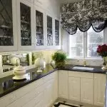 Okrasišča Okna v kuhinji: 6 možnosti oblikovanja