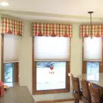 Dekorowanie okien w kuchni: 6 Opcje projektowania