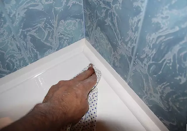 Kaip įdėti keramikos cokolio vonios kambarį
