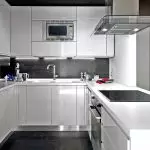 Wie ist es richtig und schön, eine Küche 3 für 3 Meter zu arrangieren?
