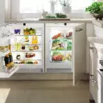 refrigerator eo ambanin'ny latabatra
