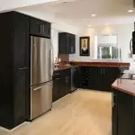 Si të gjeni një frigorifer në kuzhinë