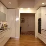 キッチンで冷蔵庫を見つける方法