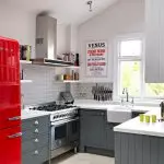 Црвен фрижидер