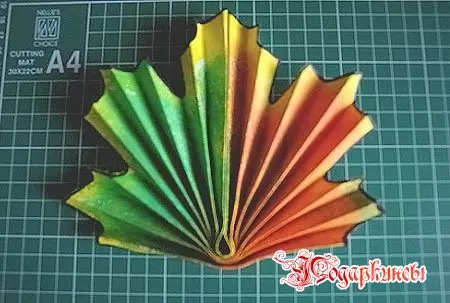 Kertas Maple Leaf: Kelas Master Origami