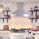 Dizajni i murit të kuzhinës: idetë praktike