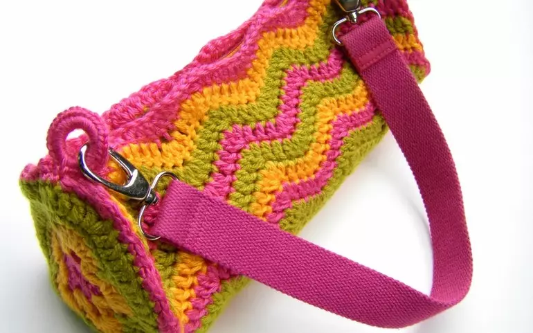 Knitted Crochet bags mei diagrammen mei har eigen hannen: detaillearre masterklasse mei foto's en fideo's