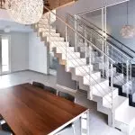 Tipus d'escales a la segona planta: seleccioneu l'opció adequada per a una casa privada (+65 fotos)