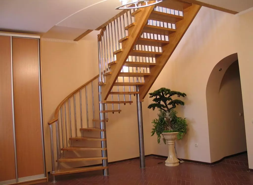 Kombineret trappe på anden sal