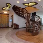 أنواع الدرج إلى الطابق الثاني: حدد الخيار المناسب لمنزل خاص (+65 صور)
