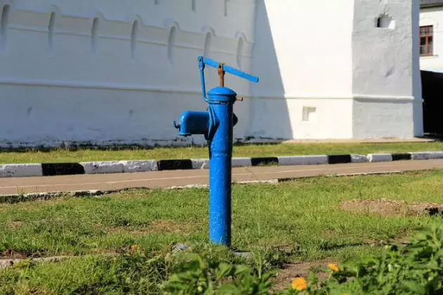 Водоустойчива колона близо до къщата