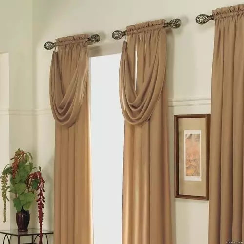 Cómo elegir cortinas en una casa privada en 2, 3 o 4 ventanas