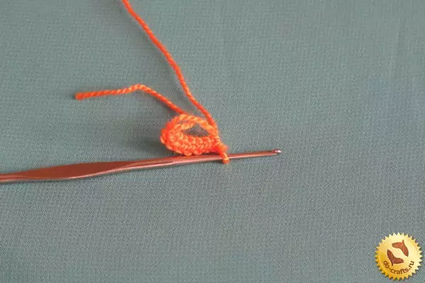 စတင်သူများအတွက်စက်ဝိုင်း crochet ကိုမည်သို့ချိတ်ဆက်ရမည်နည်း။ သွားဖုံးတစ်လှမ်းလှမ်းတစ်ခု