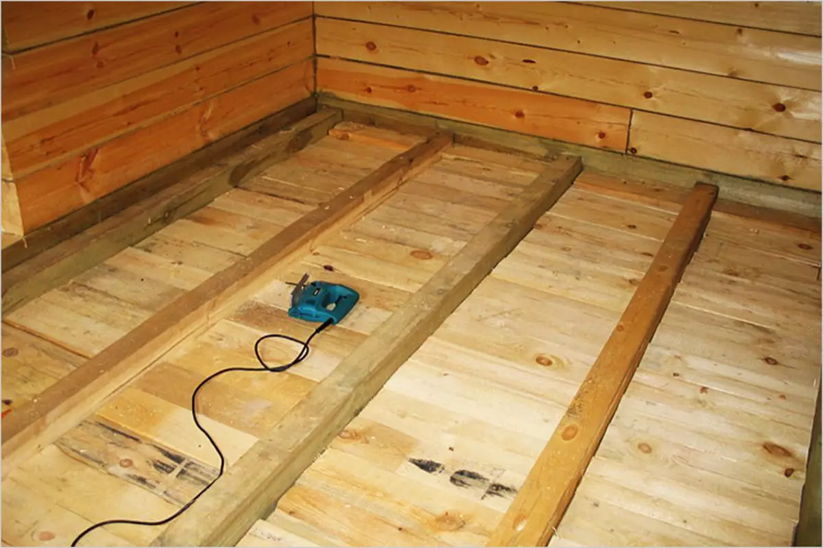 Onafhankelijk maken van een conceptvloer in een houten huis