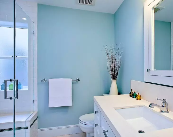 Kaip dažyti sienas vonios kambaryje vietoj plytelių ir kaip atnaujinti ketaus šriftą