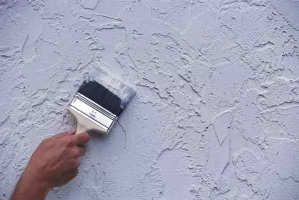 粘贴壁纸之前适当的墙壁底漆：7个提示
